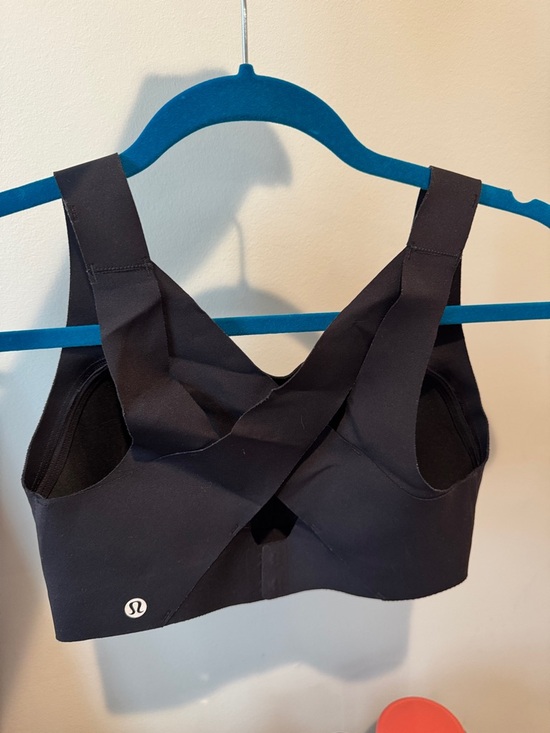 lululemon athletica Black Seamless Support Sports Bra - Picture 2 of 3